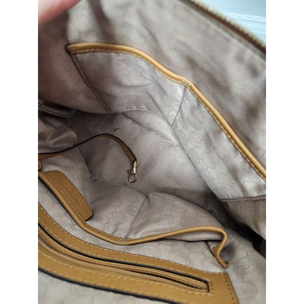 Michael Kors Cindy LG Tan Dome Satchel Bag Oyster Saffiano Leather - Picture 8 of 8